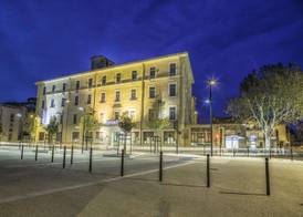 KYRIAD ORANGE Centre Ville - HOTEL RESTAURANT BAR - Galerie d'Art des Princes - Provence Alpes Côte'Azur - France - AUTOROUTE A7-A9 - exit21- Châteauneuf-du-Pape Avignon Bollene Nimes Valence - Terras 4
