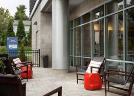Hampton Inn & Suites Teaneck/Glenpointe 2