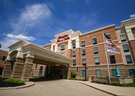 Hampton Inn & Suites Mishawaka/South Bend at Heritage Square 2