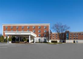Hampton Inn & Suites Rockville Centre 2