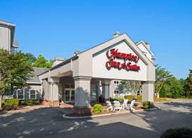 Hampton Inn & Suites Newport News (Oyster Point) 2