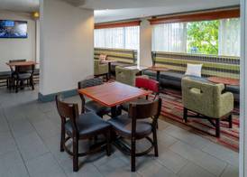 Hampton Inn Charleston-Downtown 4