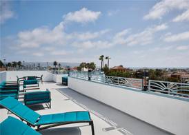 Hampton Inn & Suites Hermosa Beach 3