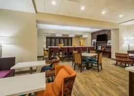Hampton Inn Newport 3