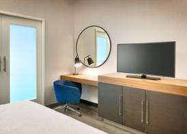 Hampton Inn & Suites Anaheim Resort Convention Center 4