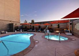 Hampton Inn & Suites Los Angeles Burbank Airport 4