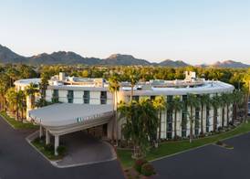 Embassy Suites by Hilton Phoenix Biltmore 2