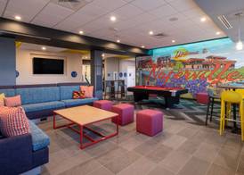 Tru by Hilton Naperville 3