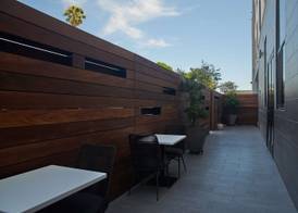 Hampton Inn & Suites Los Angeles/Sherman Oaks 2