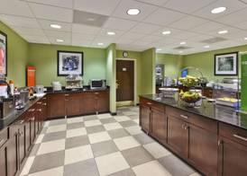 Hampton Inn & Suites Providence/Warwick-Airport 5