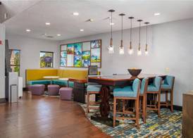 Hampton Inn Elkhart 4