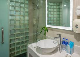 Holiday Inn SHANGHAI JING'AN by IHG 4