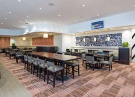 DoubleTree by Hilton Hotel Grand Rapids Airport 5