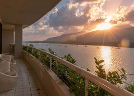 Hilton Cairns 4