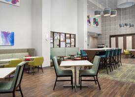 Hampton Inn & Suites Charlotte Airport Lake Pointe 4