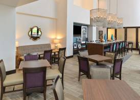 Hampton Inn & Suites Des Moines Downtown 3