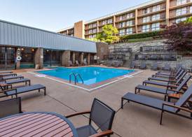 DoubleTree by Hilton Pittsburgh-Green Tree 3