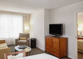 InterContinental Hotels SUITES HOTEL CLEVELAND by IHG 5
