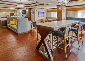 Hampton Inn Van Buren 3
