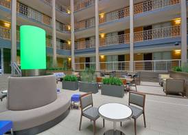 Embassy Suites by Hilton Denver Central Park 4