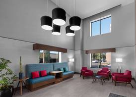 Hampton Inn Phoenix-Biltmore 4