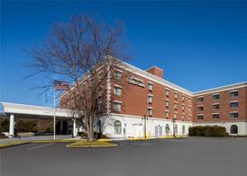 Hampton Inn & Suites Rockville Centre 5