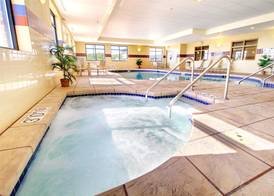 Hampton Inn & Suites West Bend 5