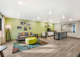 WoodSpring Suites Elgin - Chicago 4