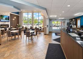 Super 8 by Wyndham Madison South 3