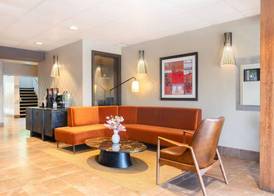 Ramada by Wyndham Surrey/Langley 4