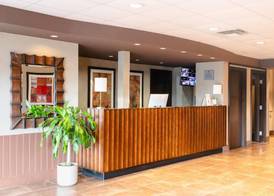 Ramada by Wyndham Surrey/Langley 5