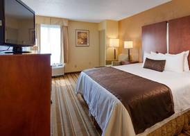 Grand Vista Richmond Airport Hotel 4