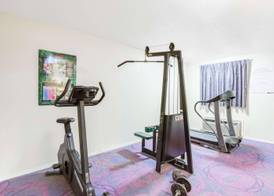 Travelodge by Wyndham Parkersburg 3