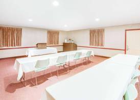 Travelodge by Wyndham Parkersburg 5