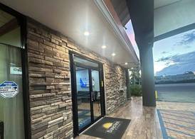 Days Inn by Wyndham Fort Myers 2