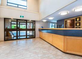 Comfort Inn Kingston - Highway 401 2