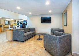 Comfort Inn Kingston - Highway 401 4
