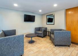Comfort Inn Kingston - Highway 401 5