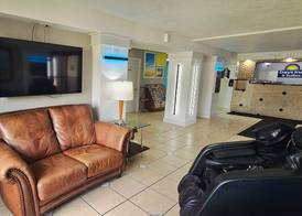 Days Inn & Suites by Wyndham Tampa Fairground-Casino-Ybor 2