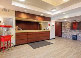 Red Roof Inn & Suites Indianapolis Airport 2