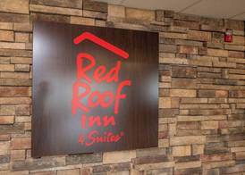 Red Roof Inn & Suites Indianapolis Airport 3