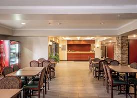 Red Roof Inn & Suites Indianapolis Airport 4