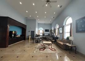 Days Inn & Suites by Wyndham Columbia Airport 4