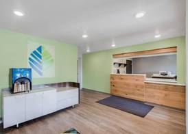 WoodSpring Suites Chicago Addison 3