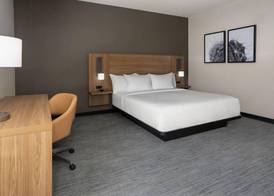 La Quinta Inn & Suites by Wyndham Phoenix West Glendale 4