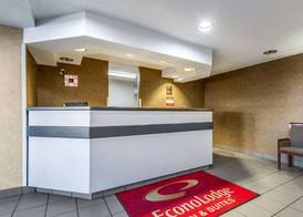 Econo Lodge Inn & Suites Evansville East 4