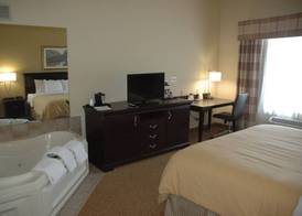 Country Inn & Suites by Radisson, West Bend, WI 4