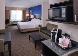 Holiday Inn Express & Suites BAKERSFIELD AIRPORT by IHG 4
