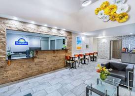 Days Inn by Wyndham Los Lunas 2