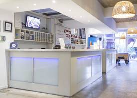 Circus Hostel 3